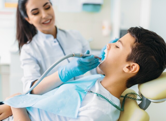 Leczenie zębów pod narkozą u dzieci – kiedy będzie dobrym rozwiązaniem?